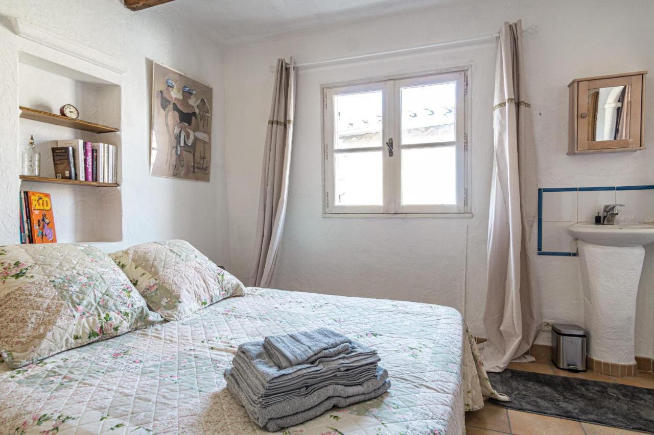 Maison de village au coeur de LʼIsle-sur-la-Sorgue Extérieur photo