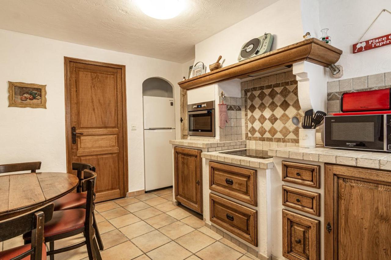 Maison de village au coeur de LʼIsle-sur-la-Sorgue Extérieur photo